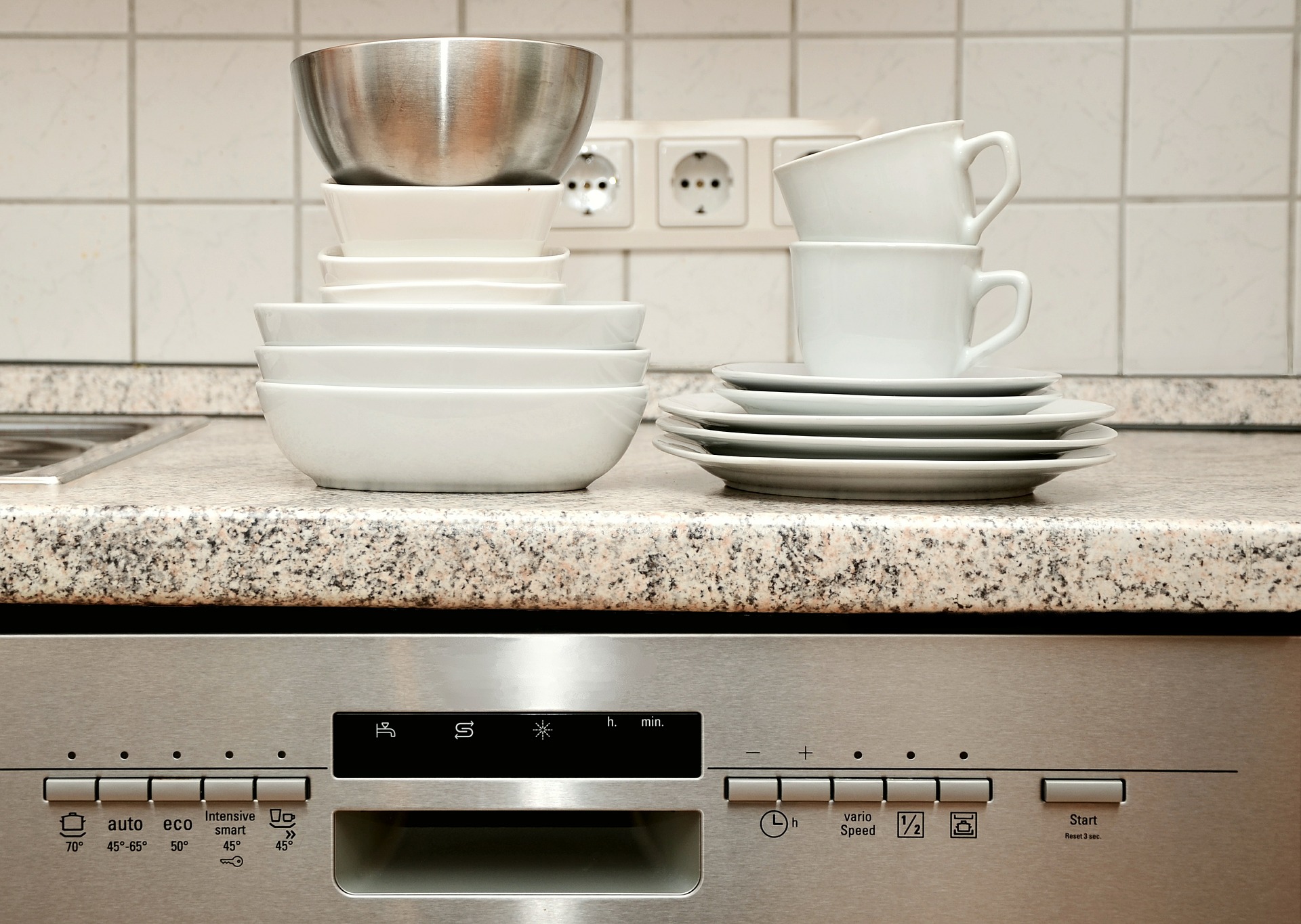 Kitchen Aid kdte254ess dishwasher with table wares on top